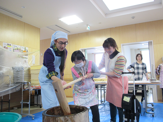 明生園　餅つき