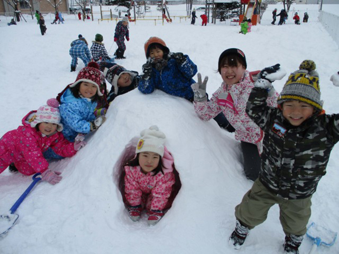 ゆうあい幼稚園　雪遊び