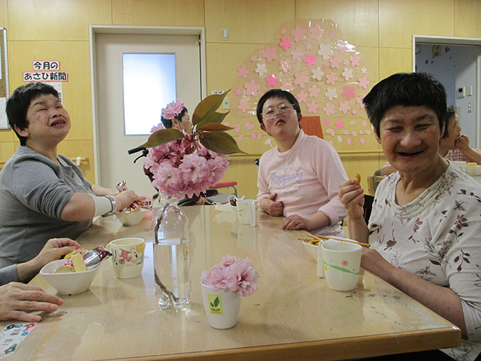 明生園　外出できなくてもお花見です！