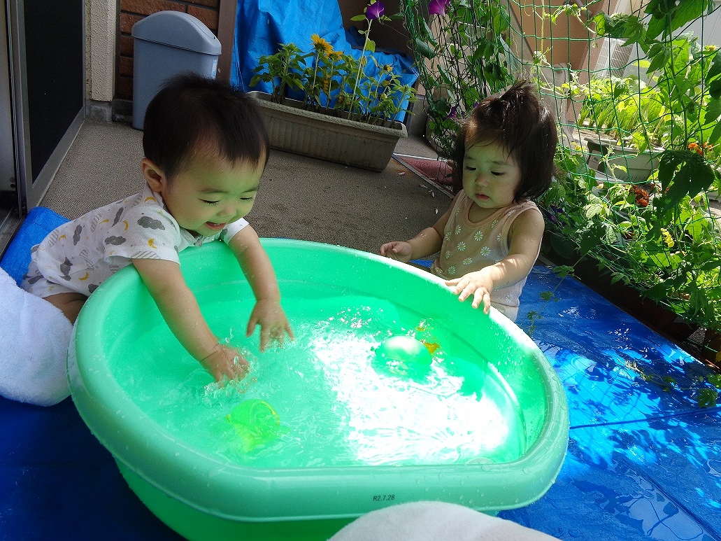 七重浜こども園　水遊び２