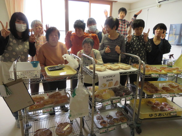 明生園 　パン屋さん来ました