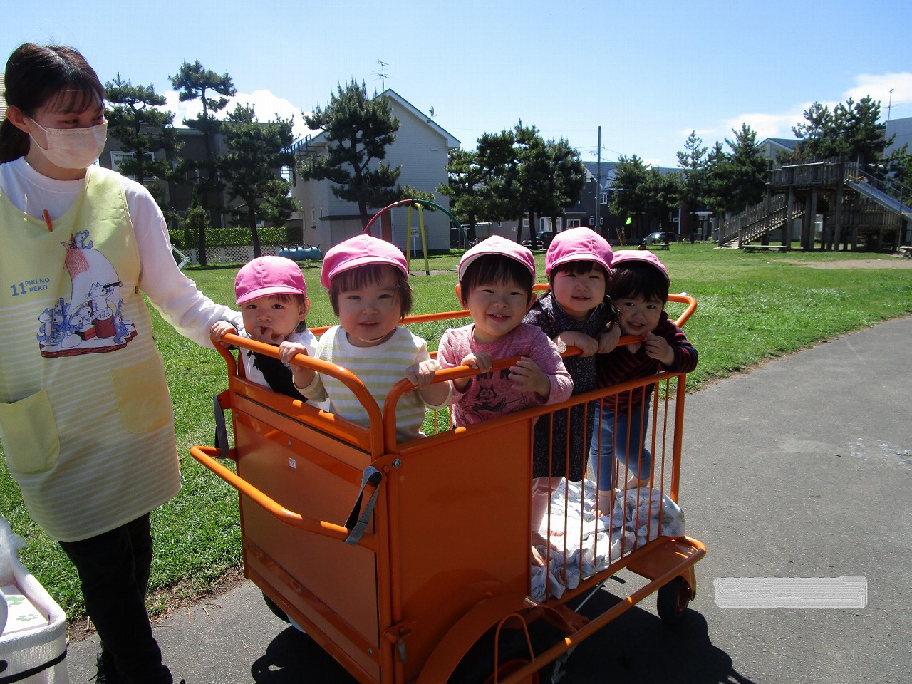 浜分こども園　「１歳児　お散歩」