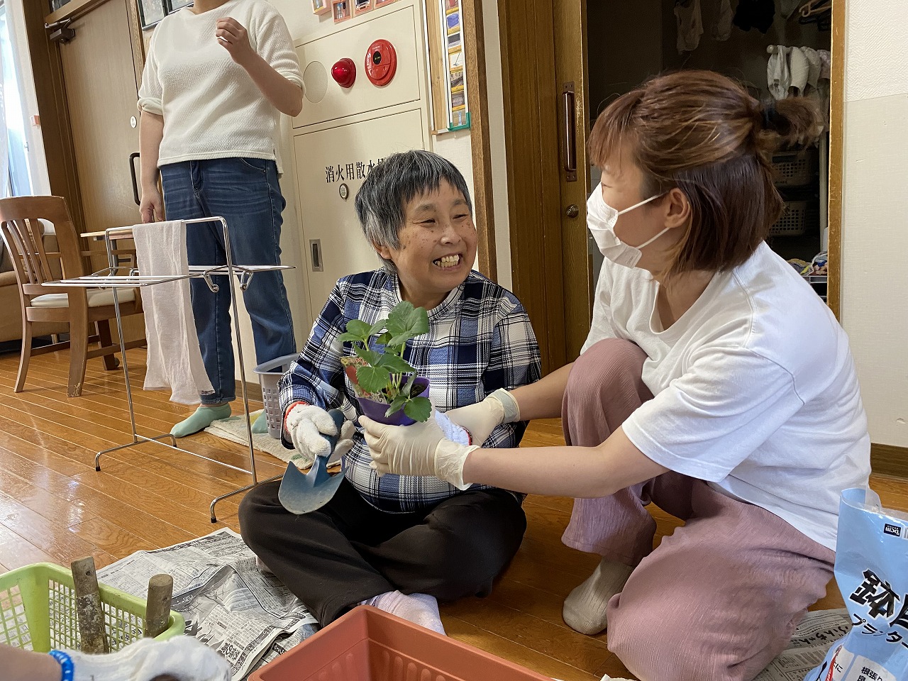 星が丘寮　「5寮：いちご植えました！」