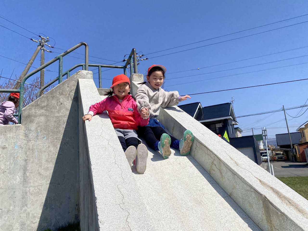 浜分こども園　「５歳児　戸外遊び」