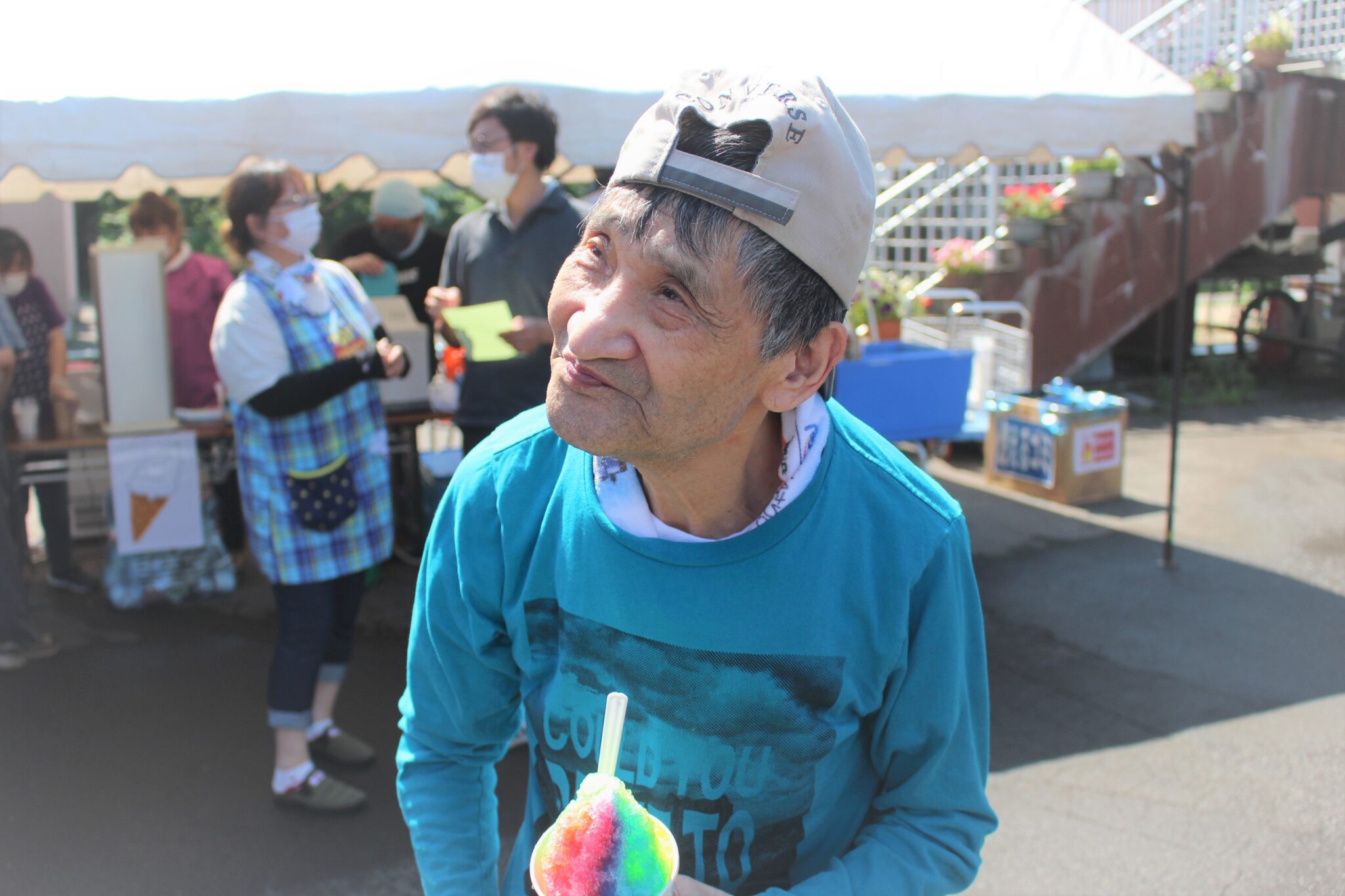 侑愛荘　「夏祭りのレインボーかき氷美味しいよ！」