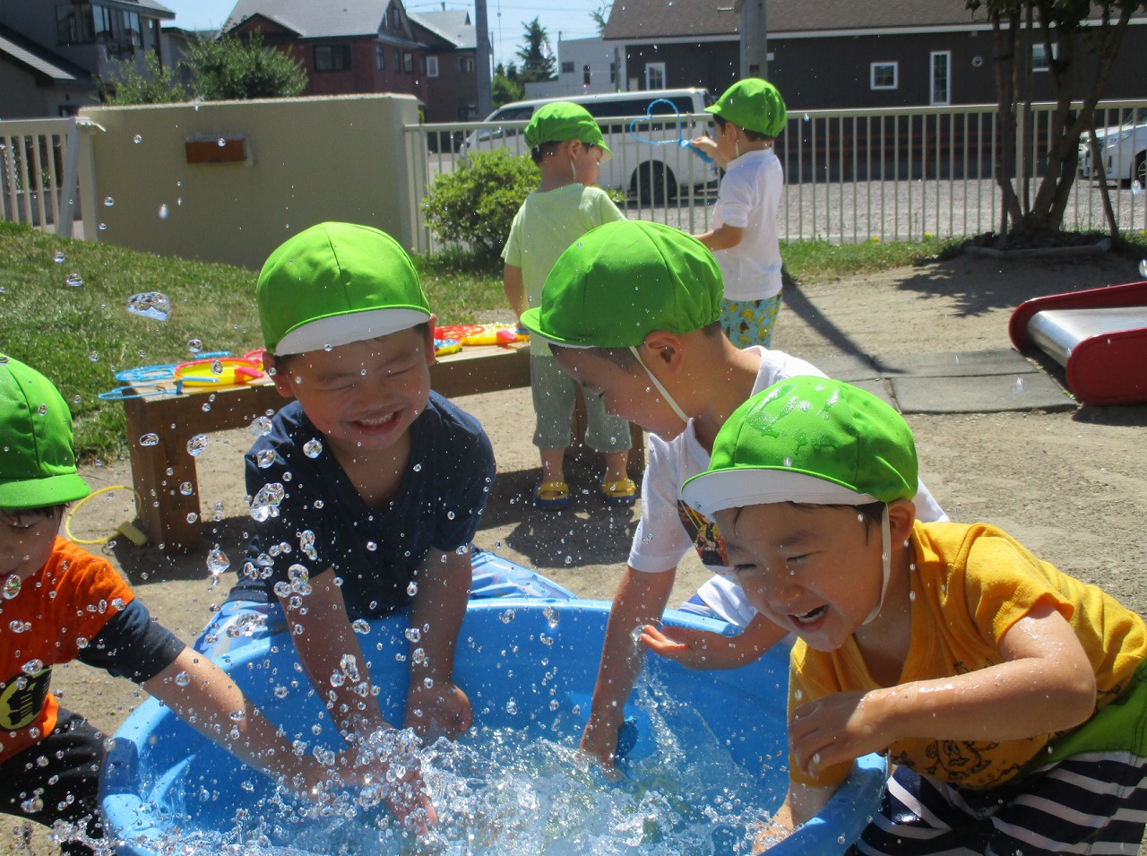 浜分こども園　「３歳児　水遊び」