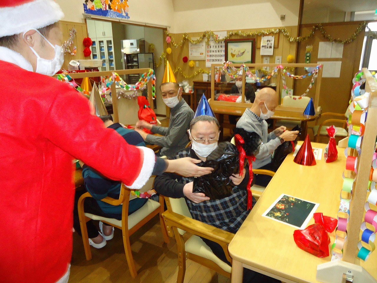 函館青年寮　「クリスマスプレゼント」