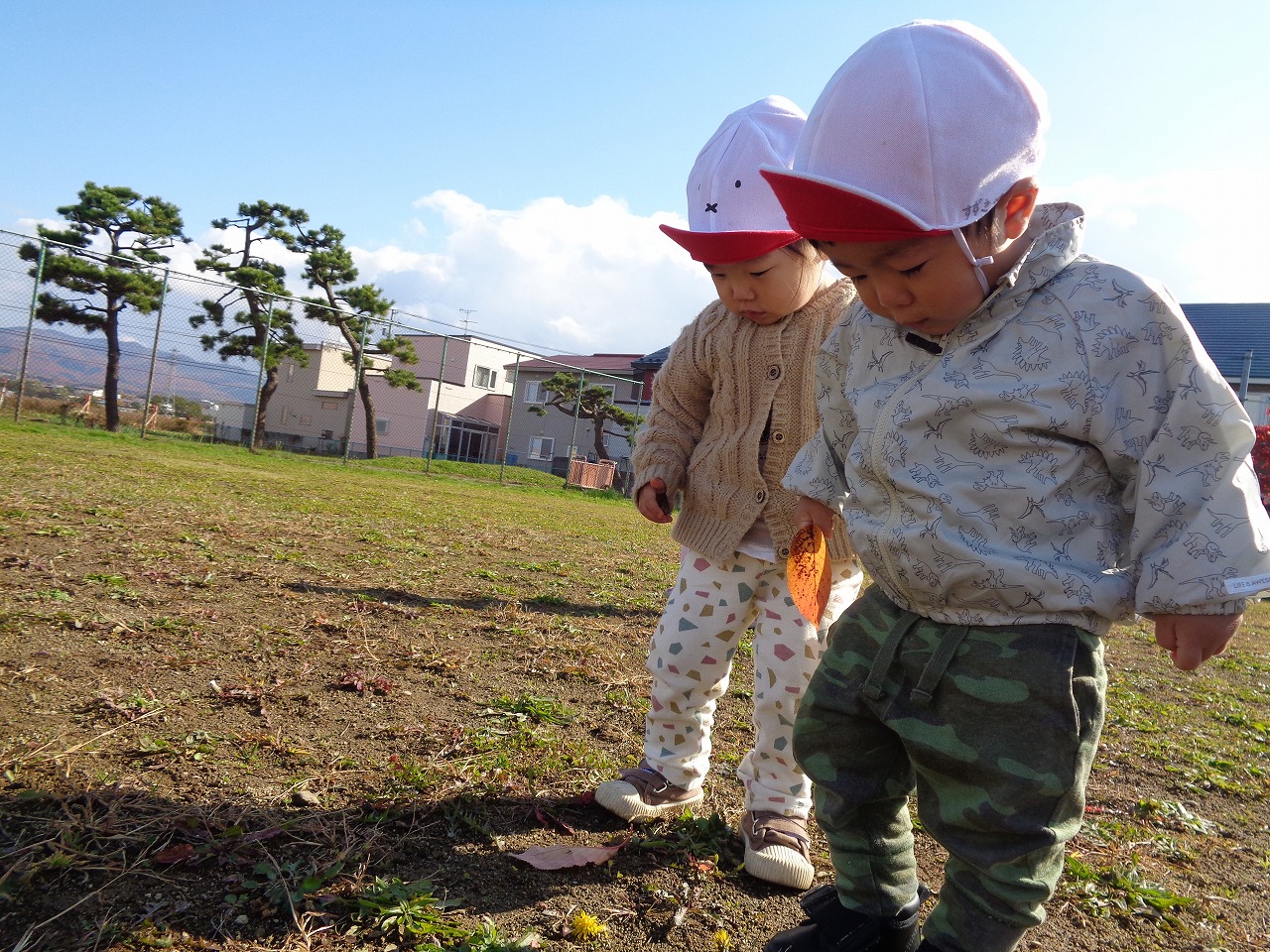 七重浜こども園　「秋の散歩」