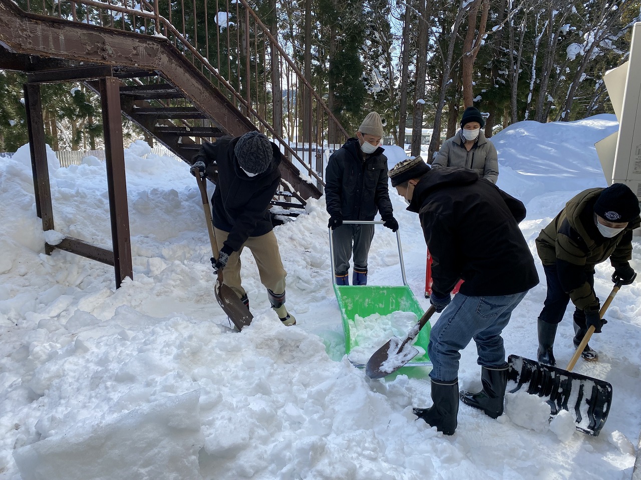 サポートすばる　「敷地内の雪かき作業」