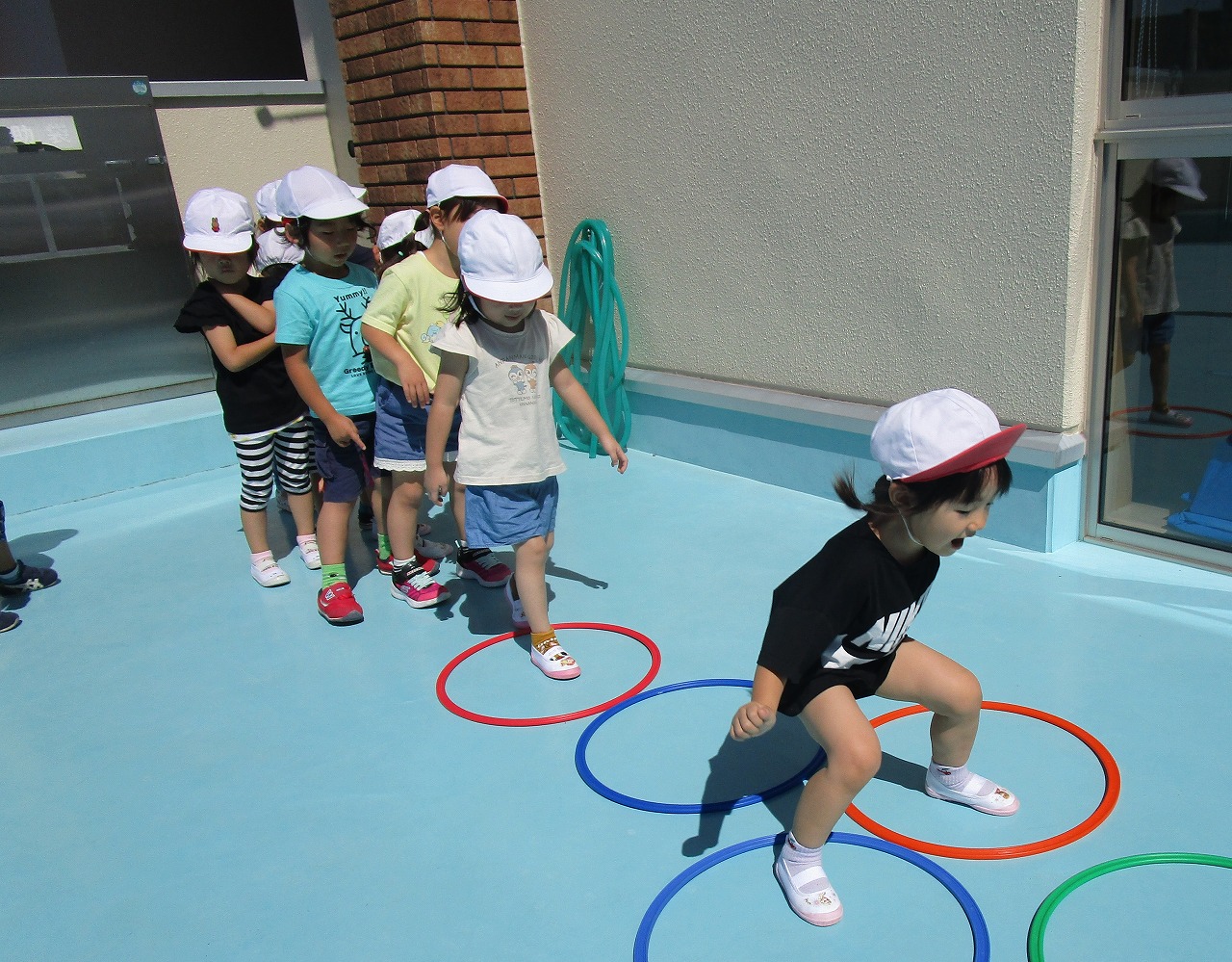 七重浜こども園　「３歳児　テラスでけんぱ」