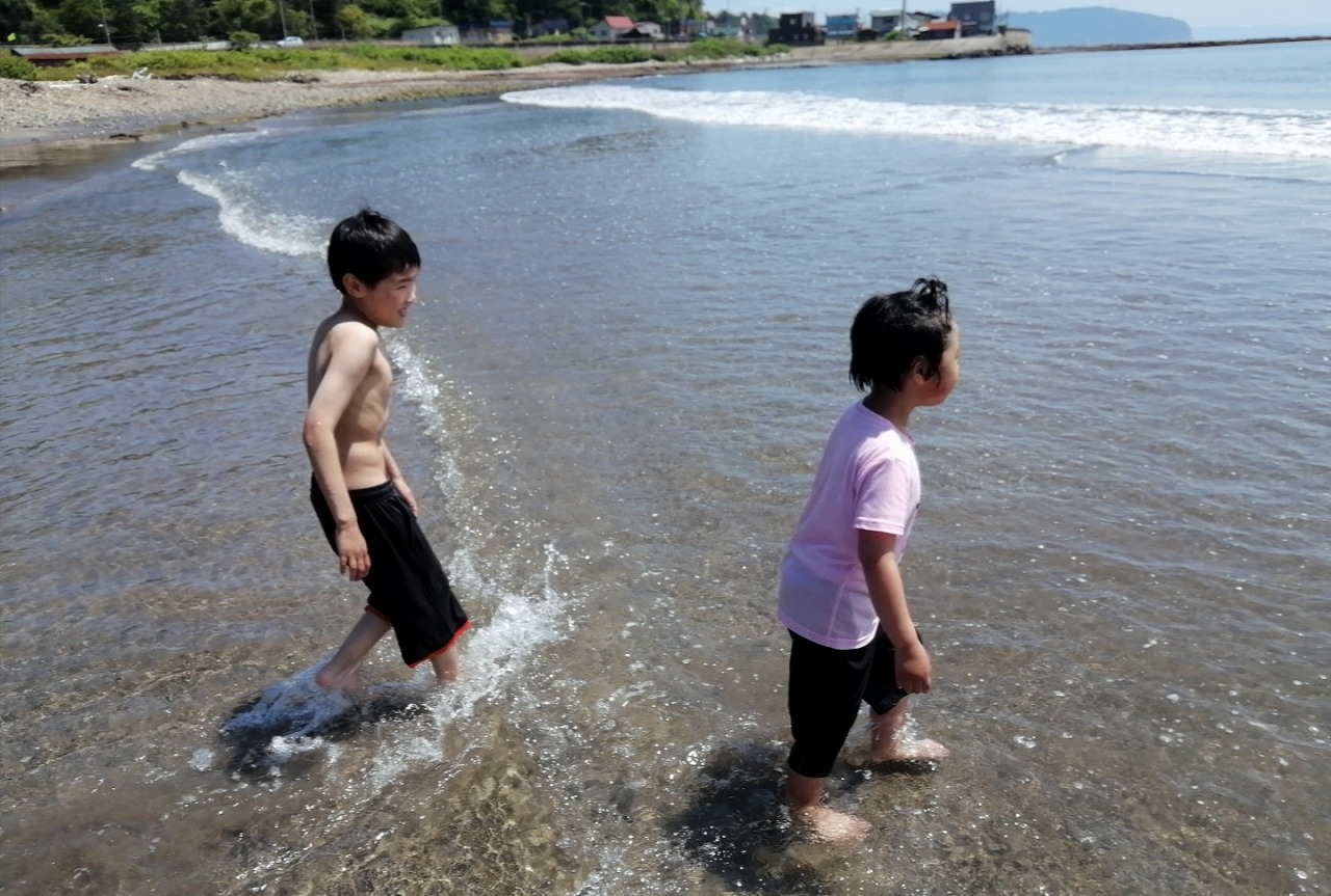 おしま学園　「海での一コマ」