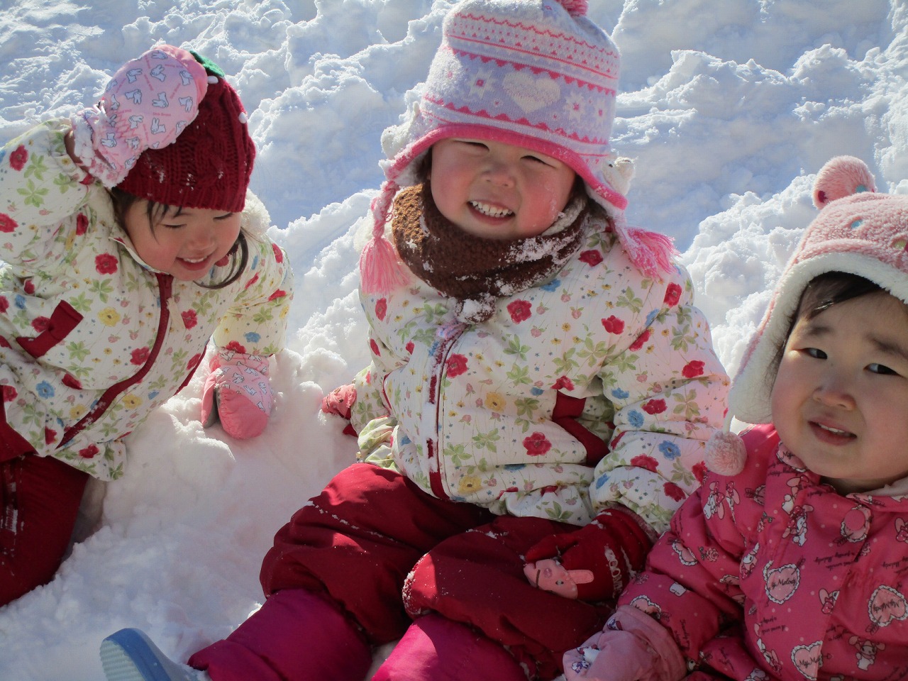 浜分こども園　「２歳児　雪遊び」