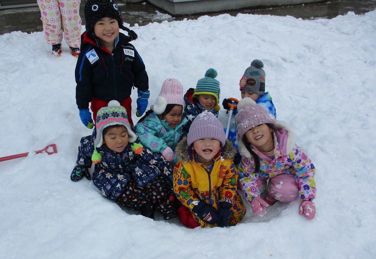 ゆうあい幼稚園　「雪の温泉を作ったよ」