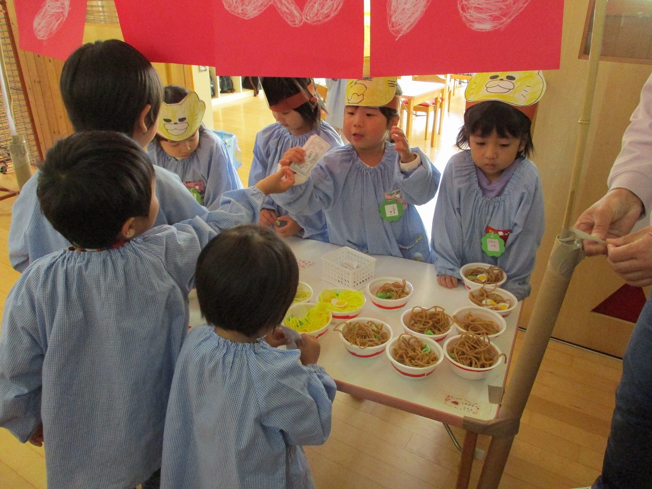 ゆうあい幼稚園 　「いらっしゃいませ～　ラーメンいかが？」