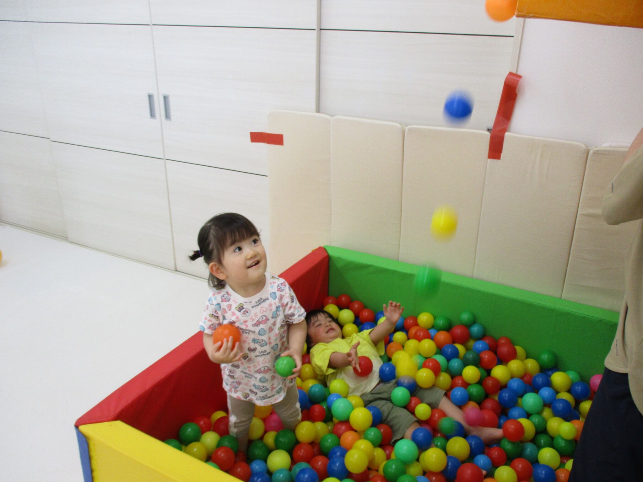 おひさま　親子クラスボール遊び