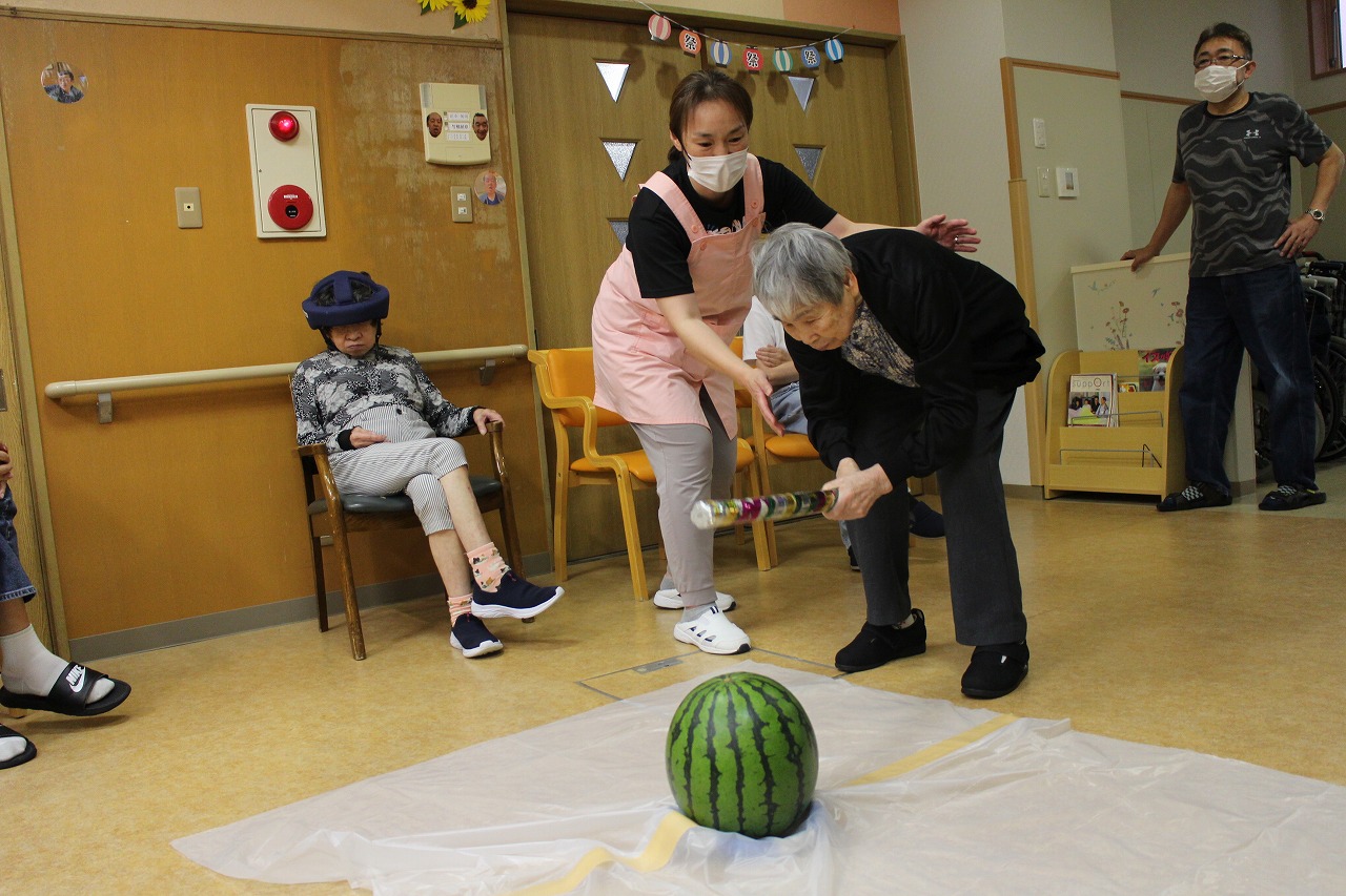 侑愛荘「すいか割り」