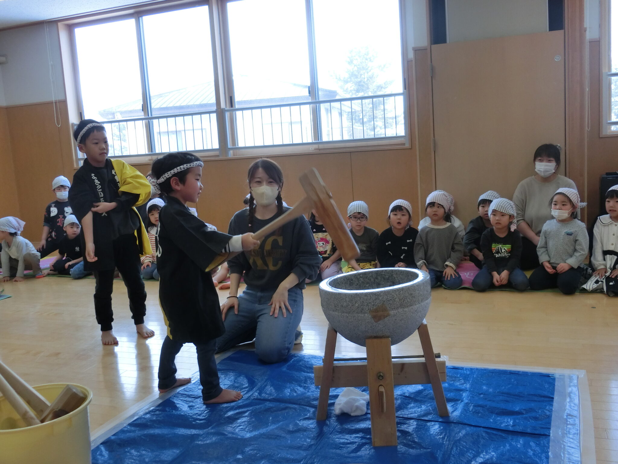 七重浜こども園　５歳児もちつき
