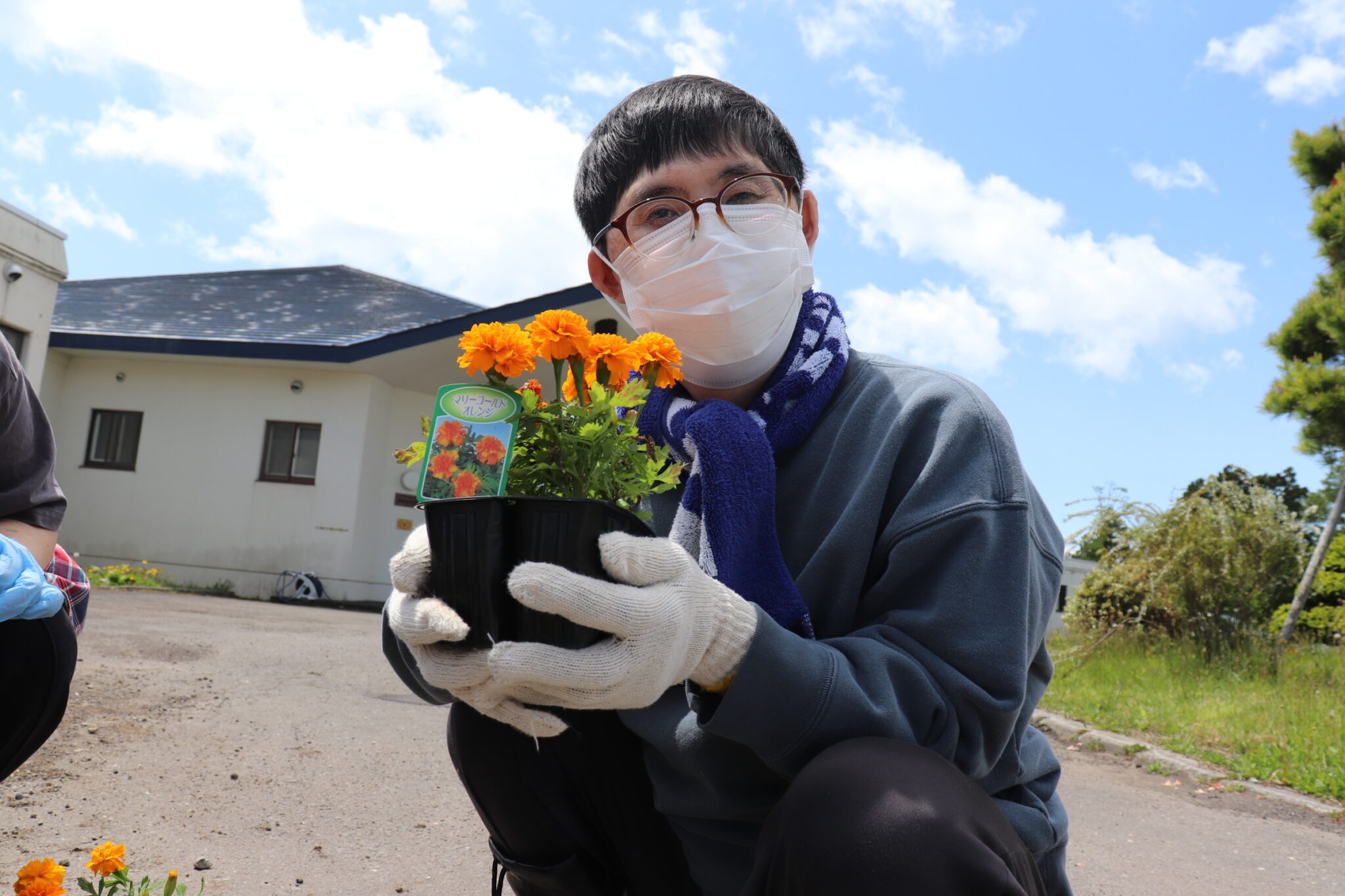 ワークショップまるやま荘　花壇の花植え①