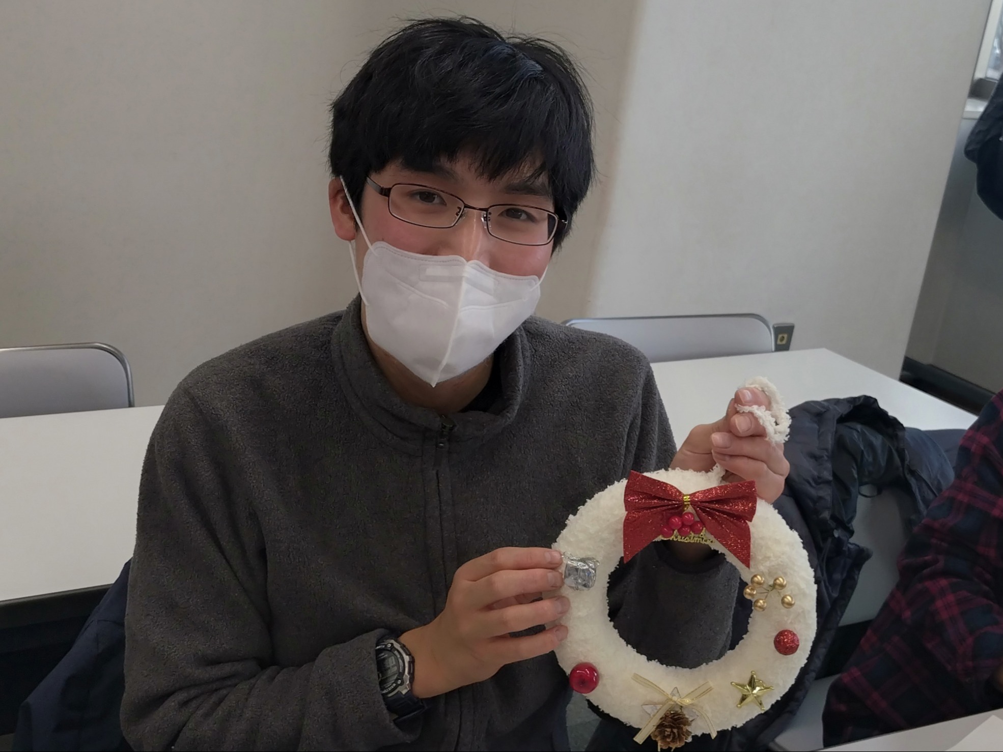 ぱすてる　創作活動　クリスマスリースとポーズ