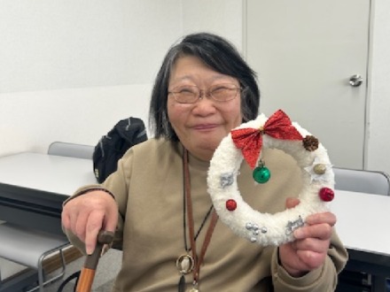 ぱすてる　創作活動　クリスマスリースと笑顔