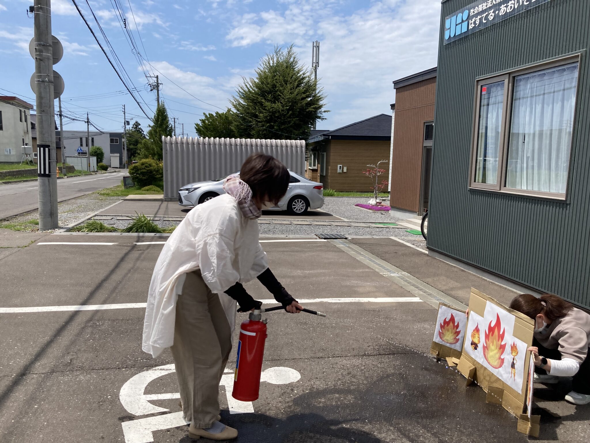 ぱすてる「春の防災訓練消火器　その２」