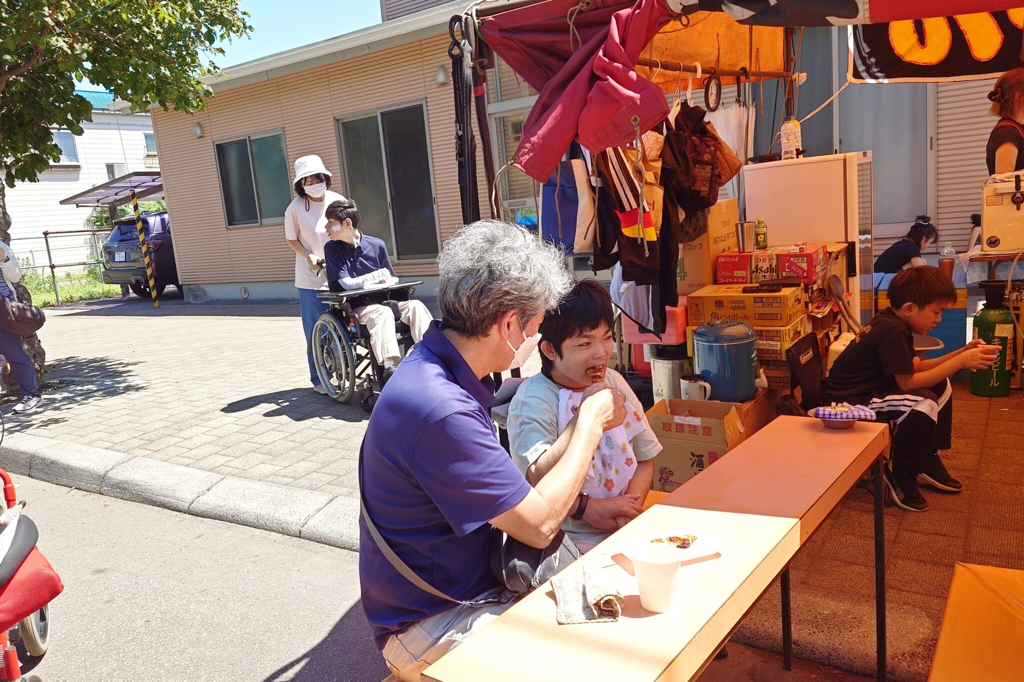 函館青年寮通所部　にじ部門「港まつり～祭りといえば焼き鳥でしょ！」