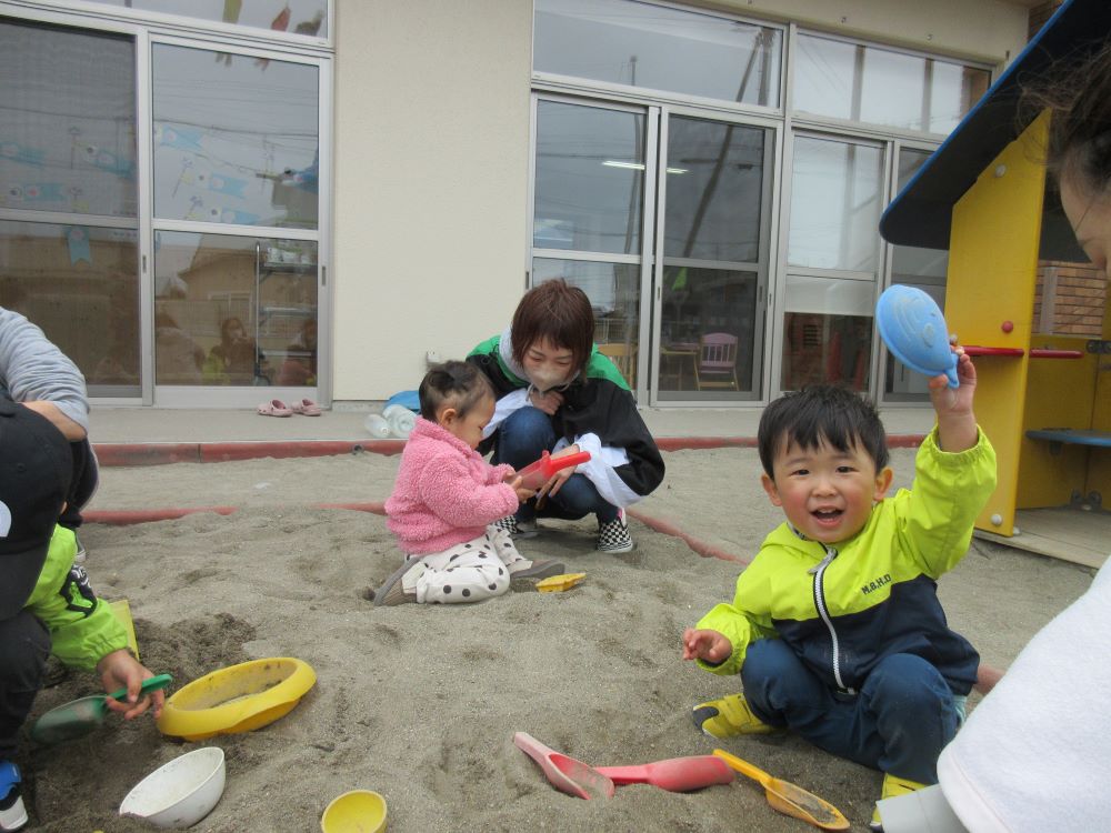 園庭で遊ぼう